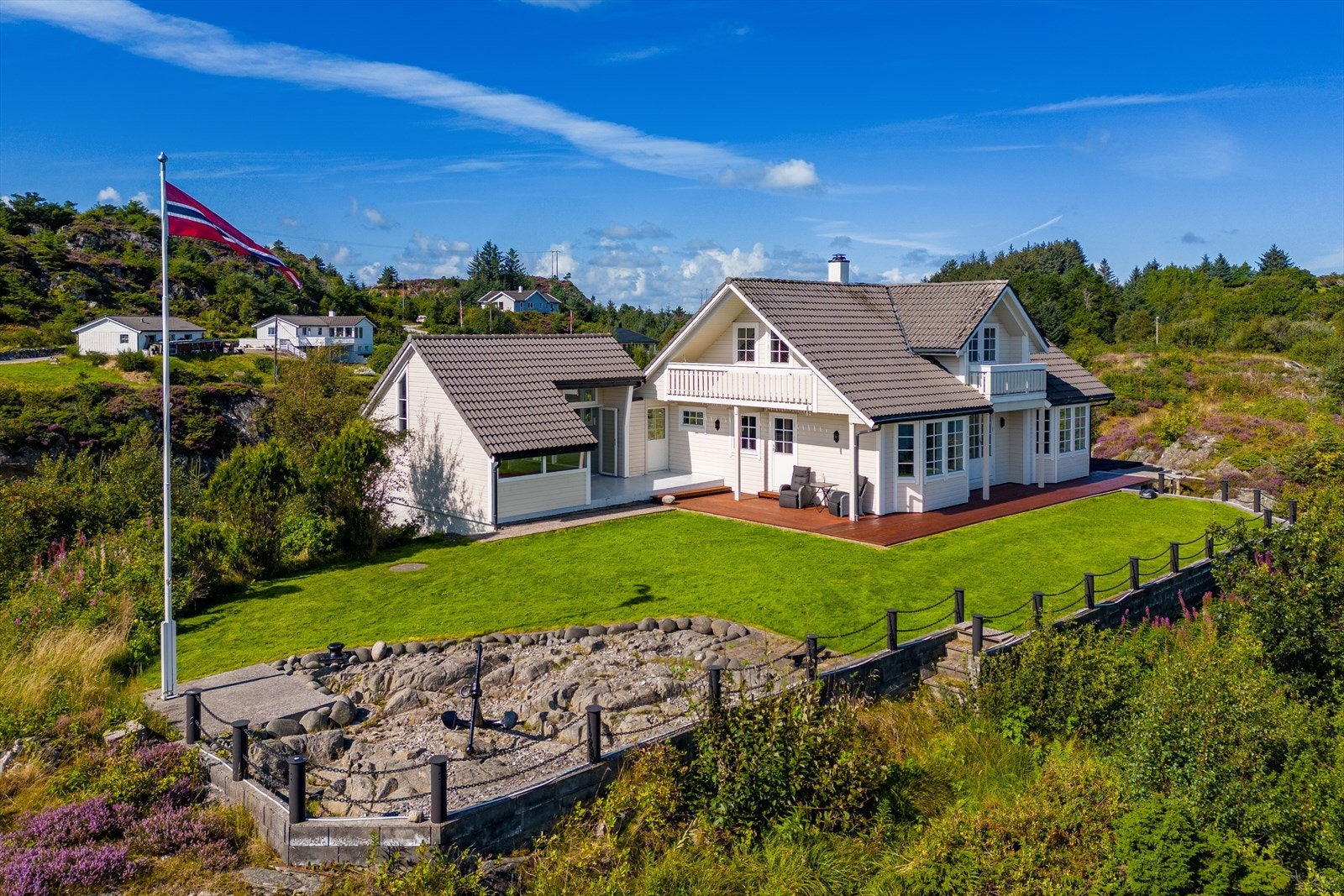 Boligen strekker seg over tre plan med bruksareal på hele 265 kvm. Galleribilde