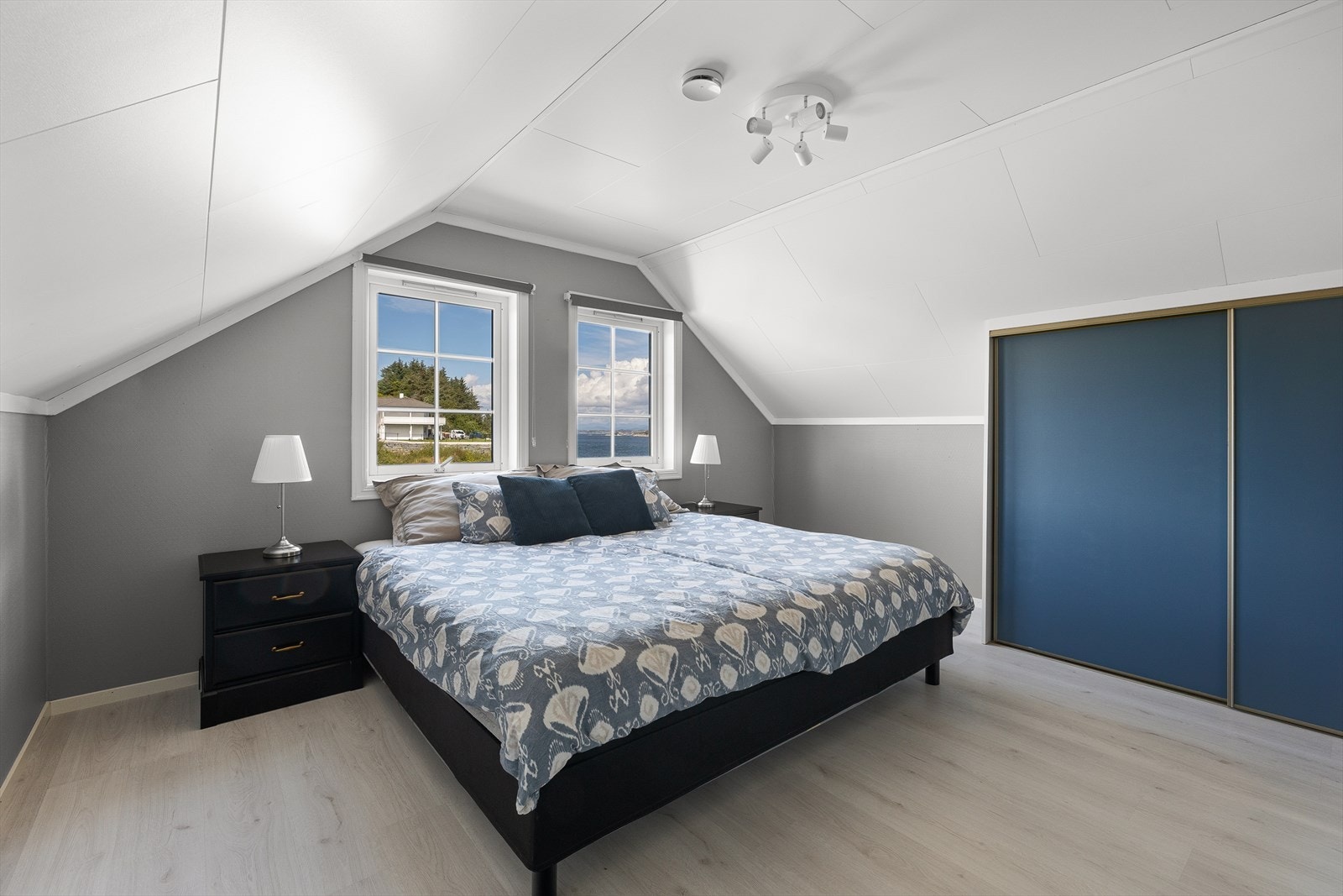 I etasjen har man alt en trenger for å lage en "ungdomsavdeling", med tv-stue og baderom. Galleribilde