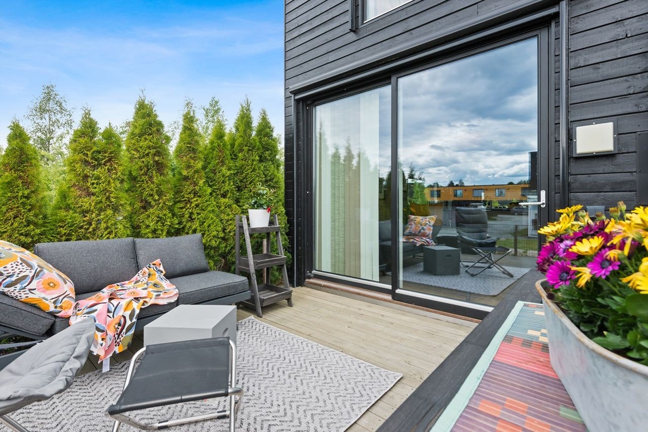 Solrik og skjermet terrasse Galleribilde