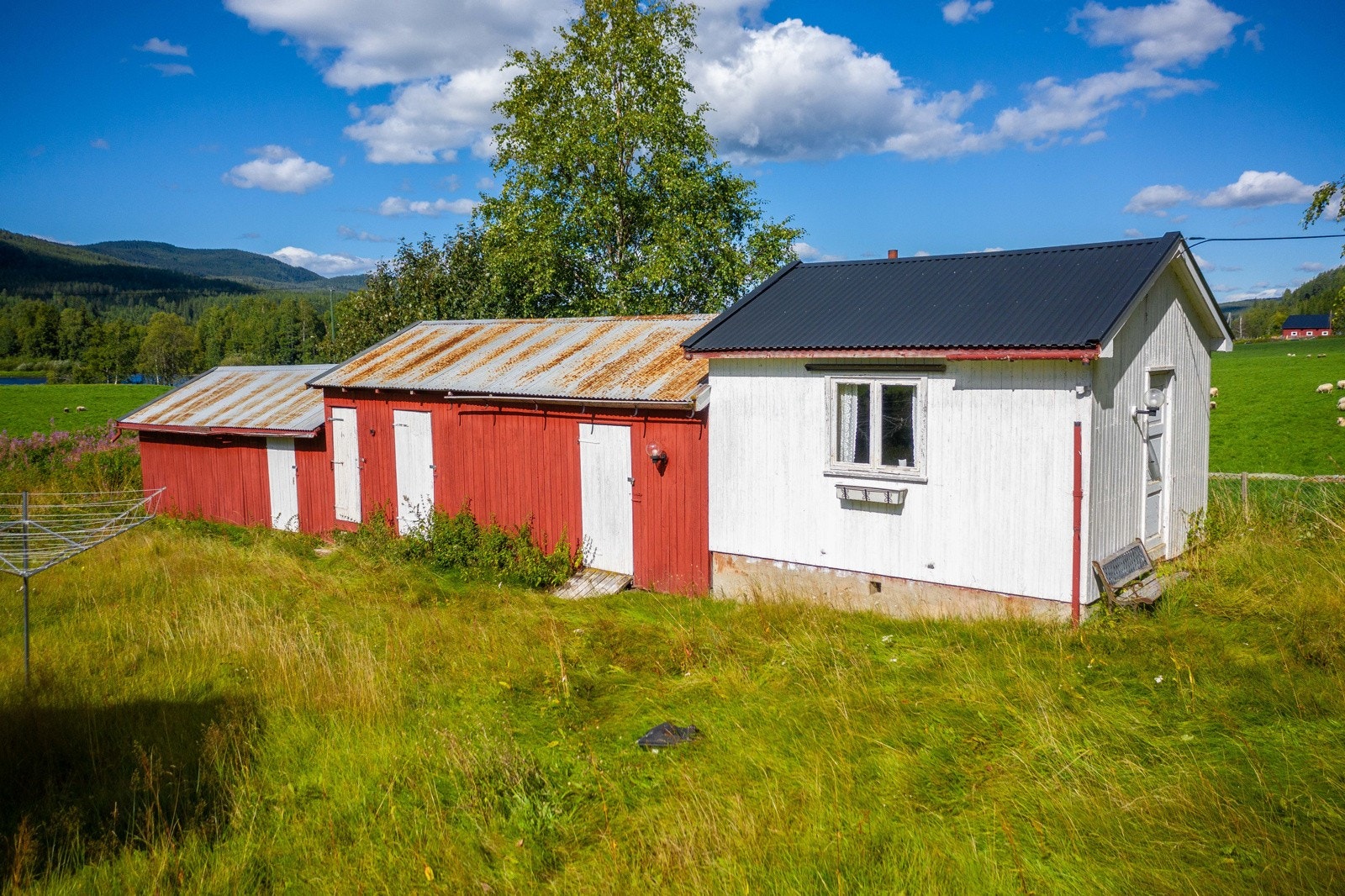 Uthusrekke med god lagringsplass. Galleribilde