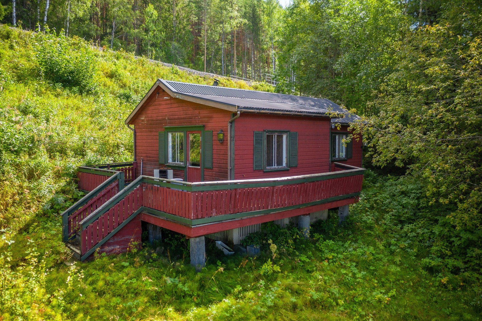 Velkommen til Østsida 656, denne hytta ligger på andre siden av veien. Galleribilde