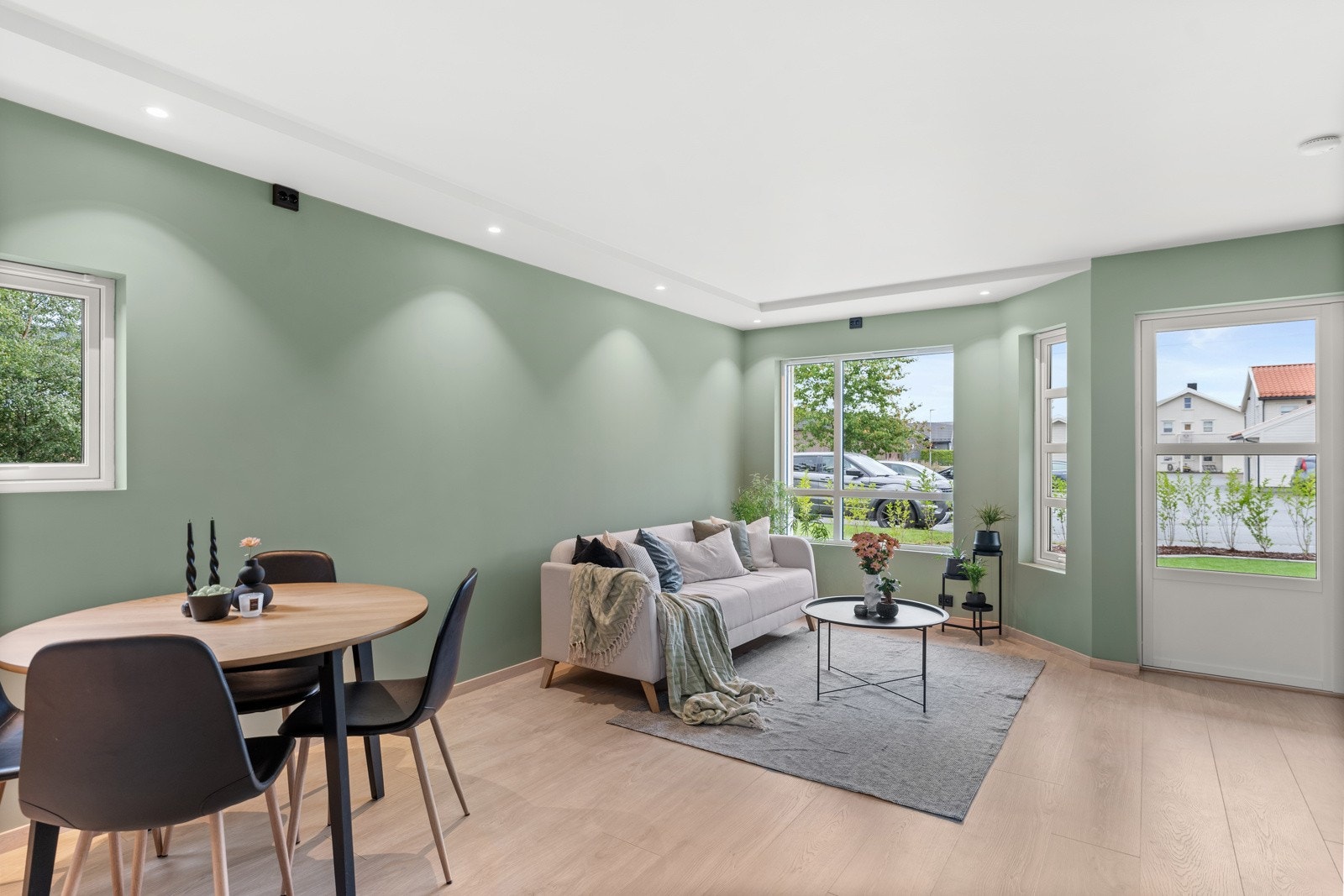 Lys stue med direkte utgang til uteområdet Galleribilde