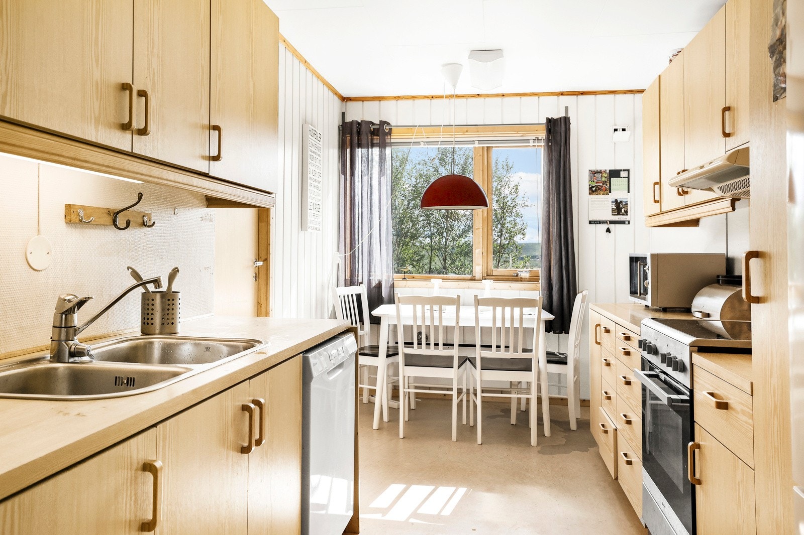 Kjøkken med spiseplass Galleribilde