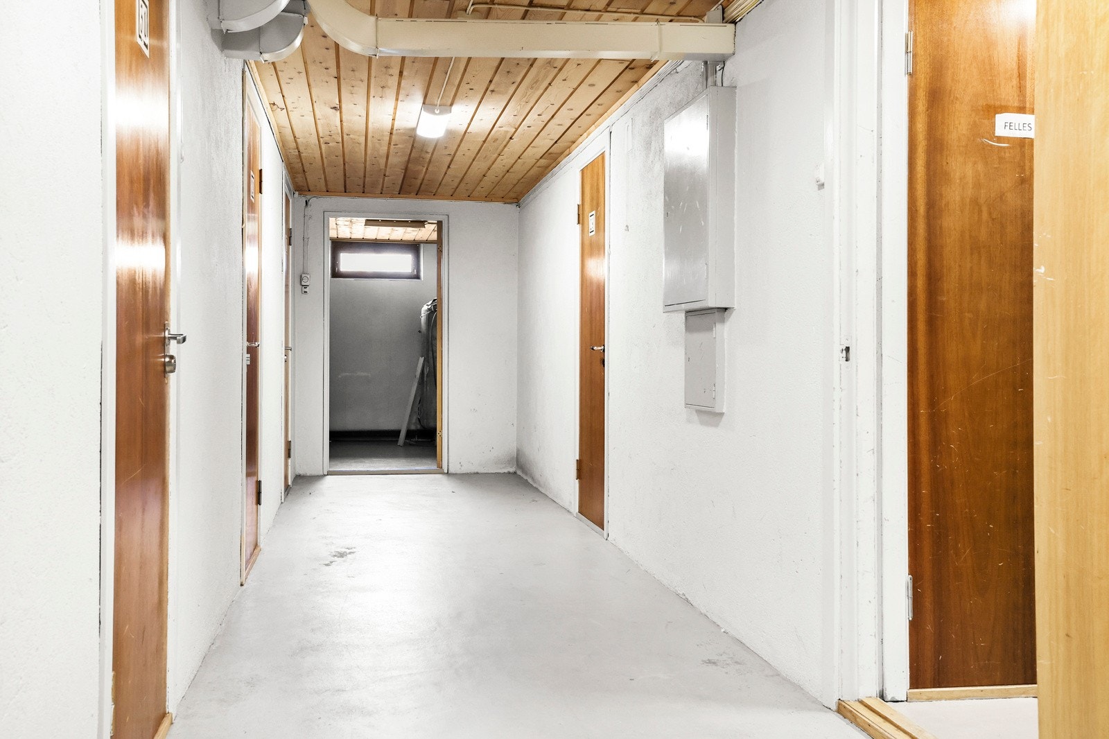 Gang. Leiligheten har 2 boder i kjelleren. Galleribilde