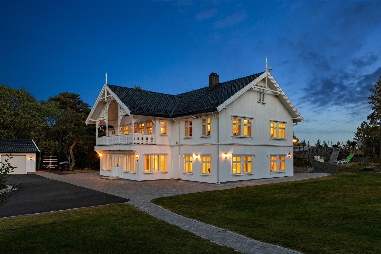 Eneboligen ligger på en flott, solrik tomt som måler hele 14531kvm Galleribilde