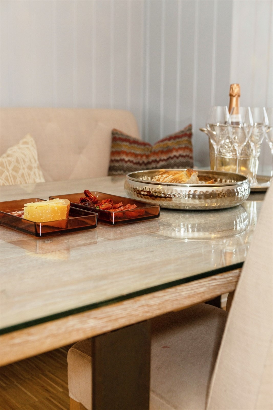 Plass til eget spisebord på kjøkkenet. Galleribilde