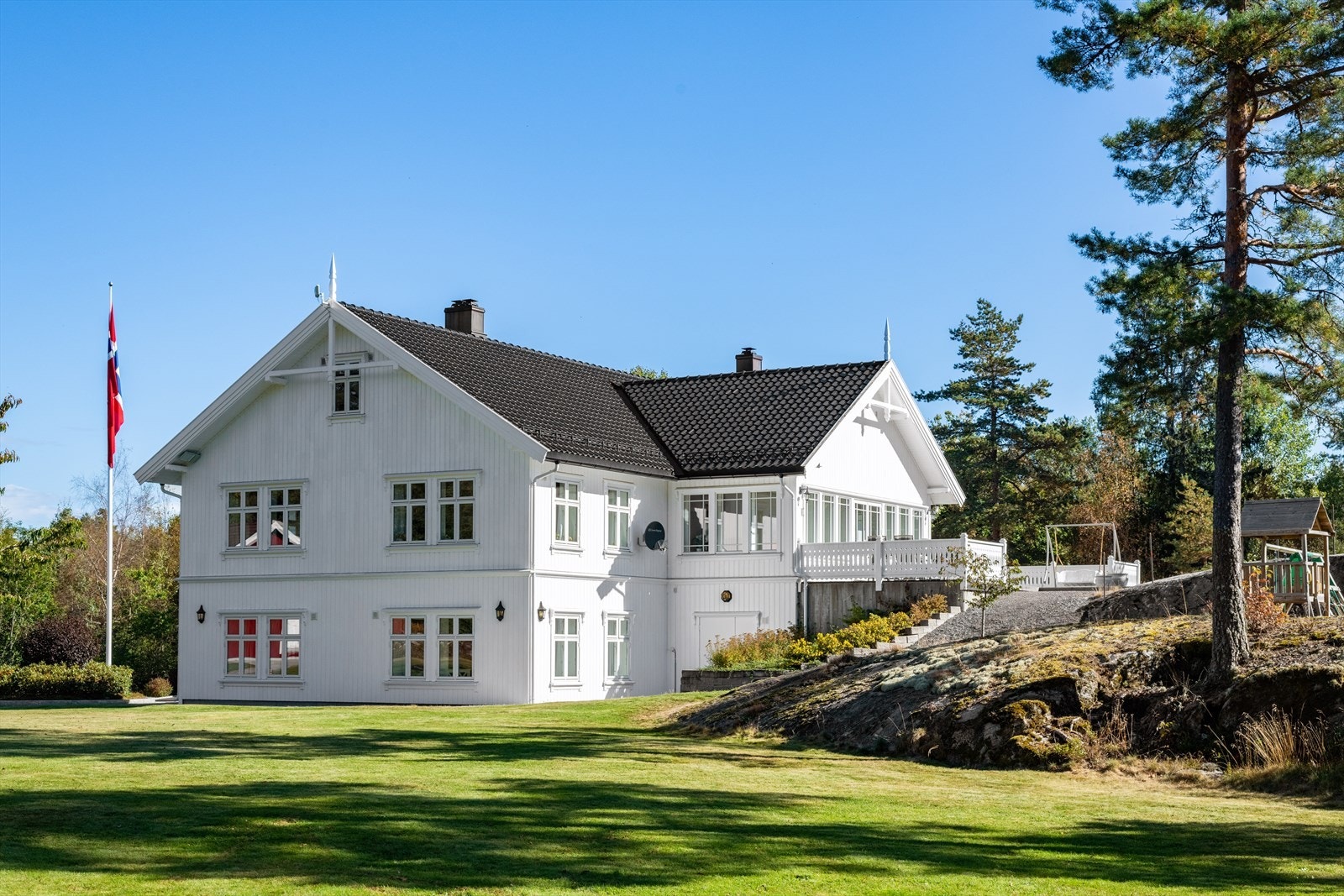 Beliggenheten er landlig og usjenert, samtidig som det er under 10 min til Ski sentrum. Galleribilde