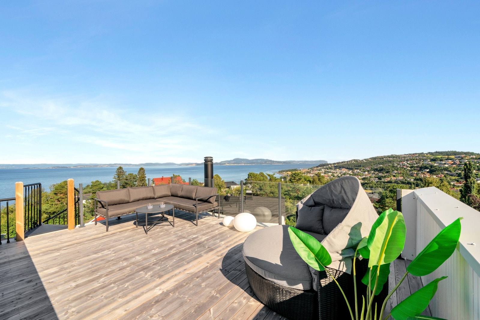 Her har man solen fra soloppgang til solnedgang på sommerstid, samt en upåklagelig panoramautsikt. Galleribilde