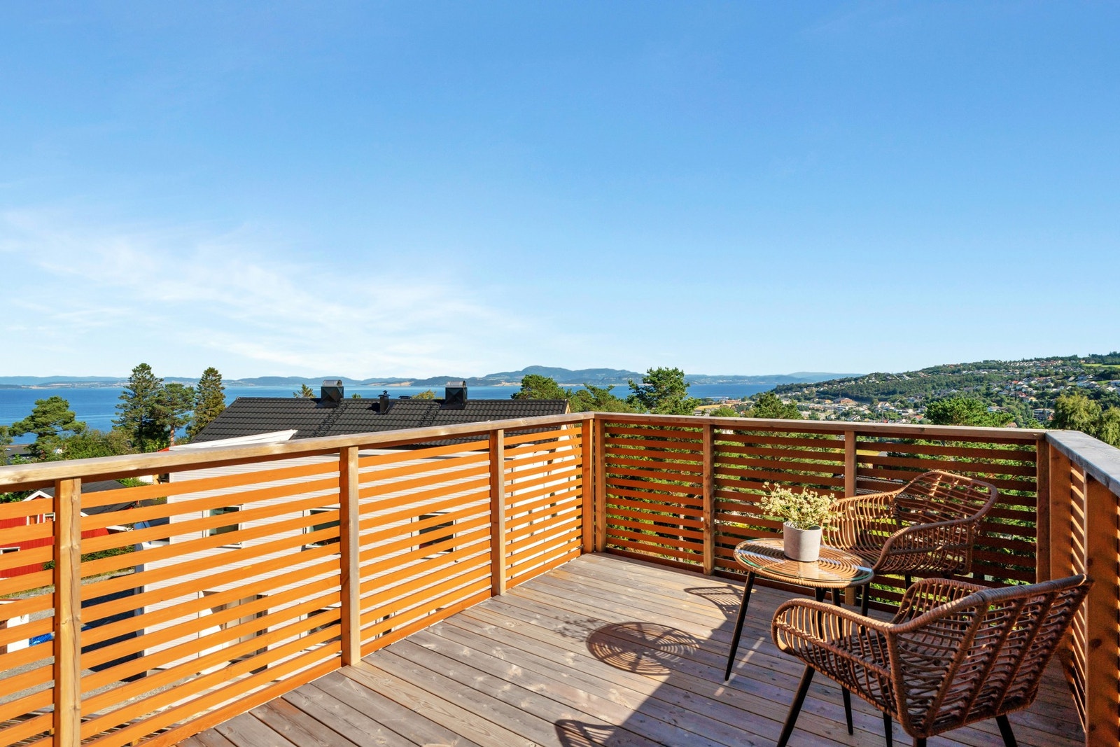 Her nyter man solen fra soloppgang og frem til ca. kl. 16:00 på sommerstid. Galleribilde