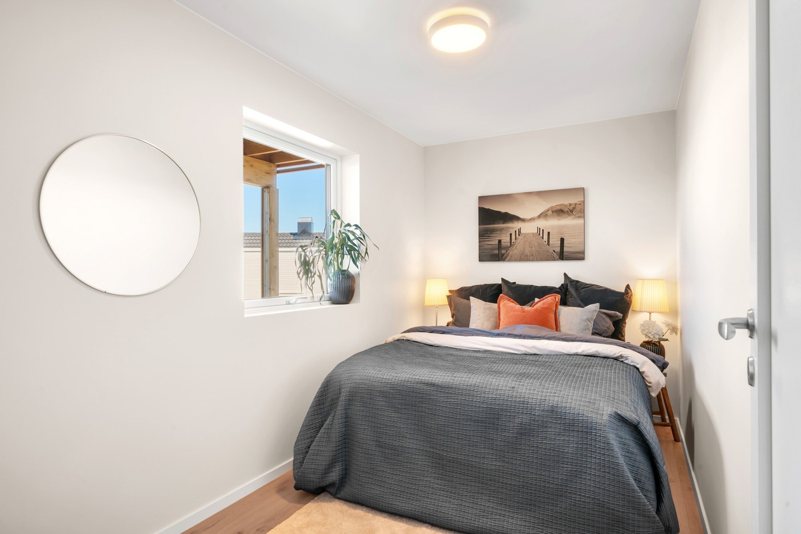 De tre soverommene i 1. etasje er alle på 8 kvm. Galleribilde