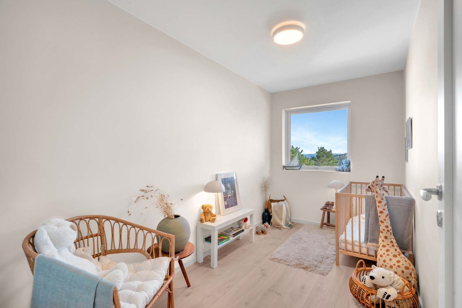 De tre soverommene i 1. etasje er alle på 8 kvm. Galleribilde