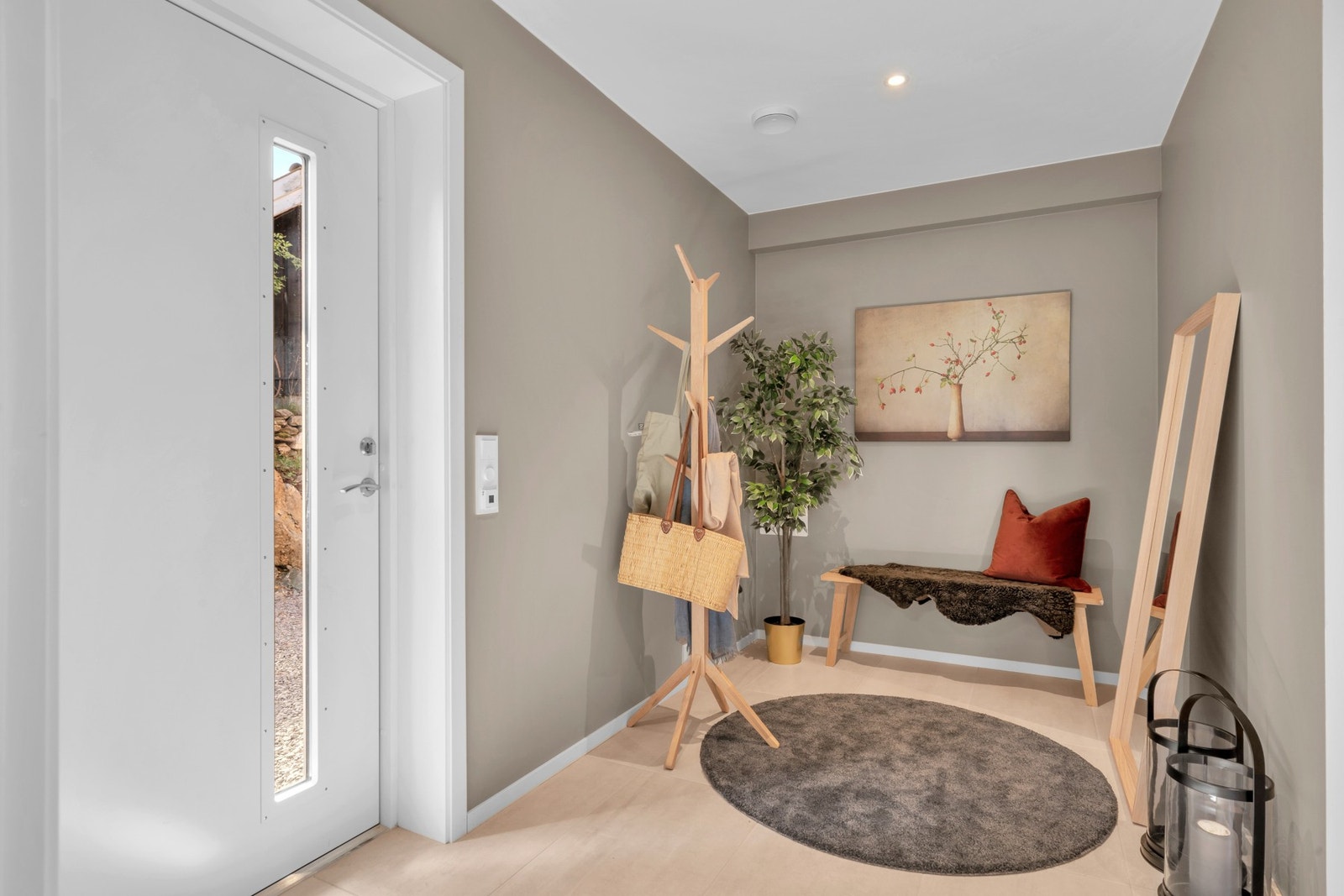 Romslig entré med varmekabler i gulv. Galleribilde