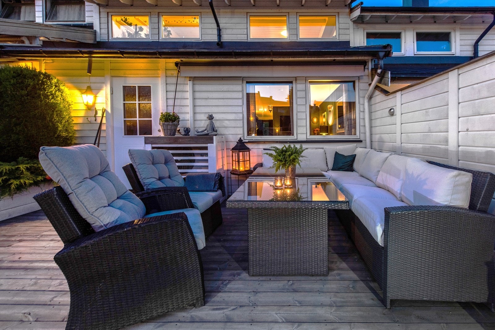 Terrasse ved inngangspartiet 56 m². Galleribilde