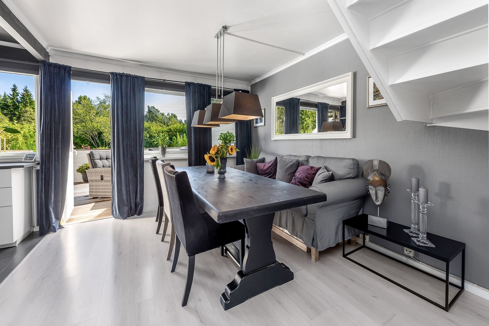 Spisestue med plass til storfamilien Galleribilde