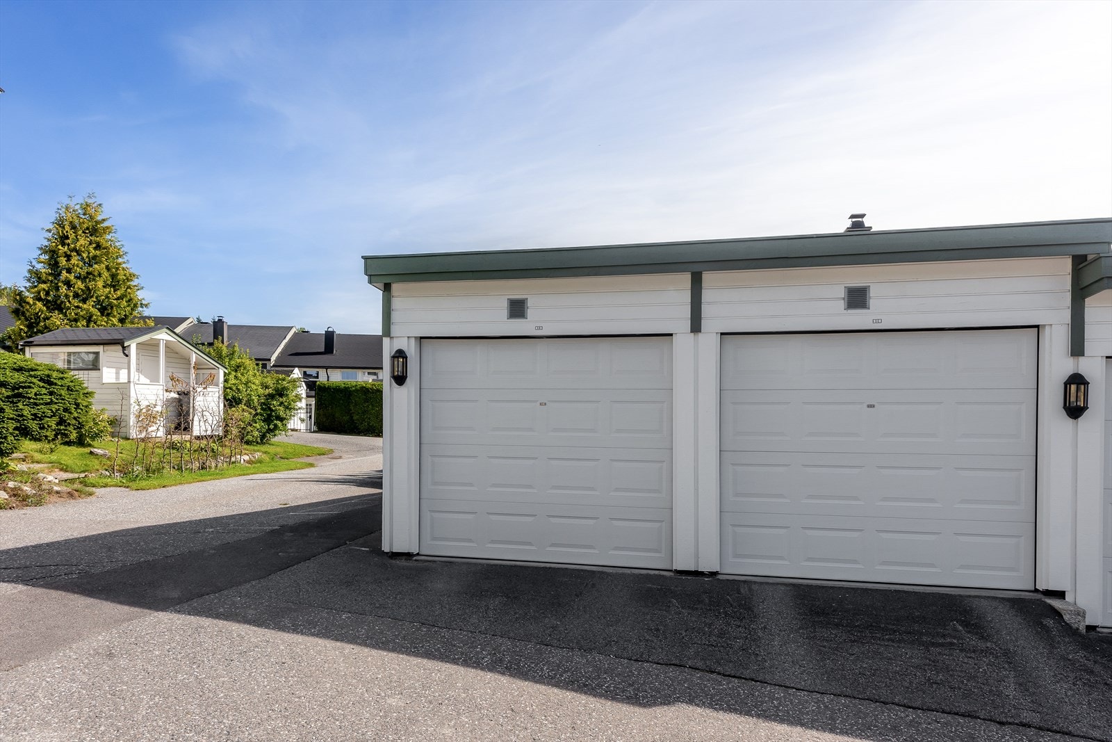 Medfølger garasjeplass i garasjerekke Galleribilde