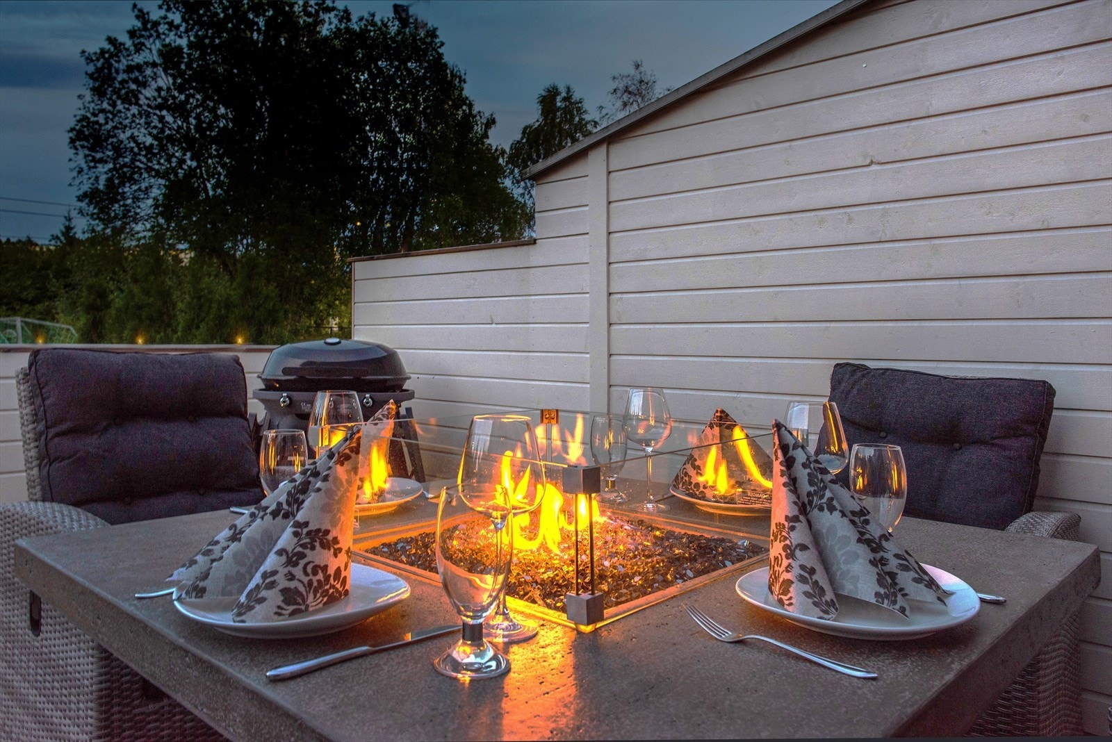 Spiseplass på baksiden av boligen Galleribilde