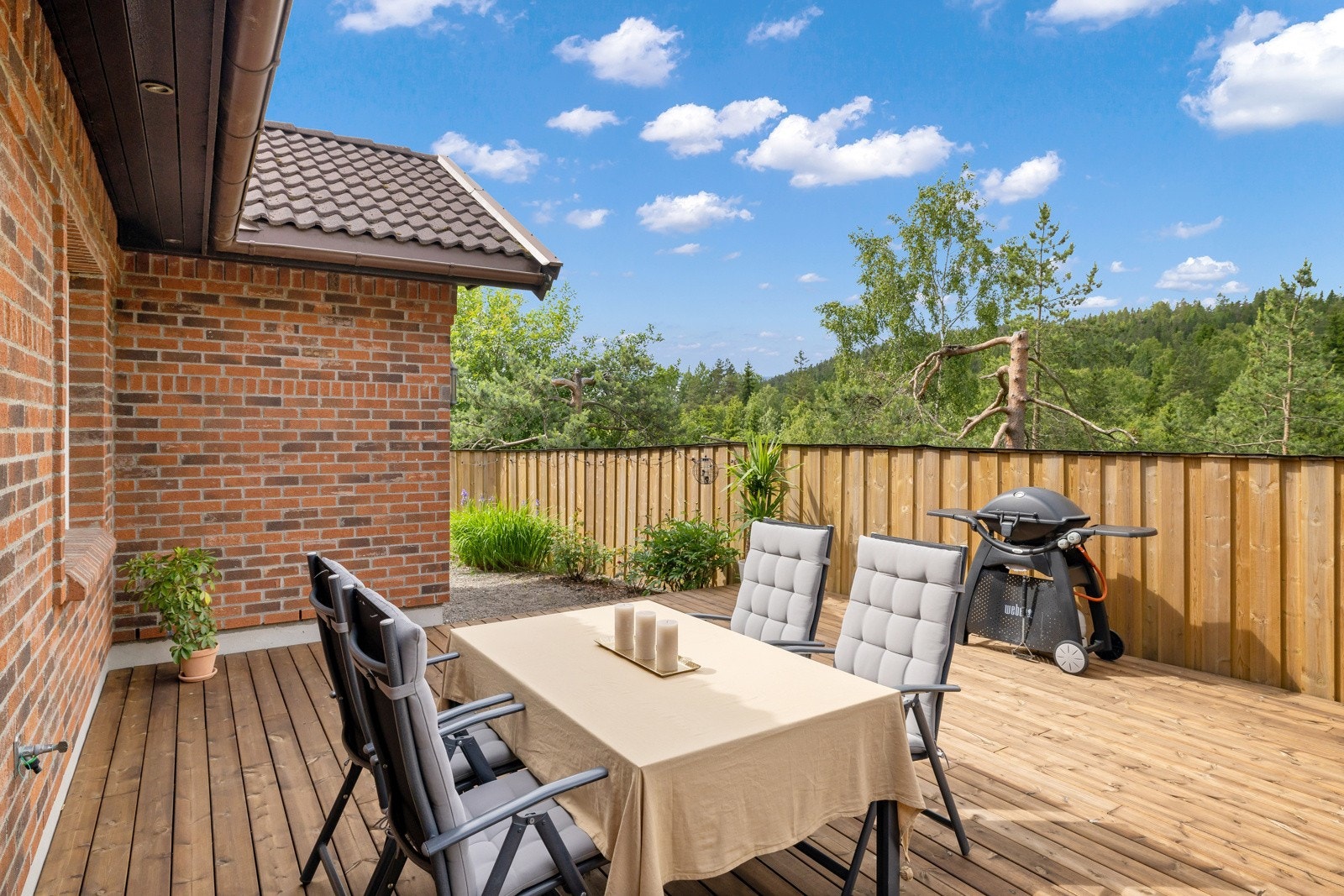 Her kan dere nyte en grillmiddag med familie eller venner. Galleribilde