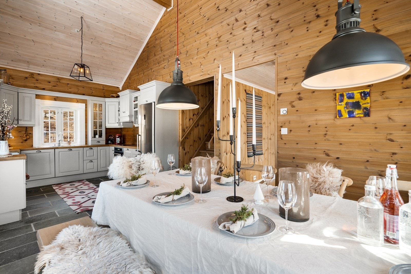 Hytten er av god størrelse og har bla. 5 romslige soverom! Galleribilde