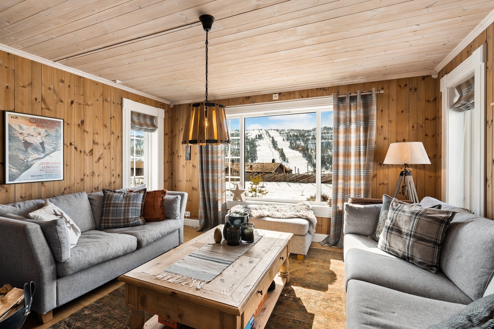 Her kan en nyte den flotte utsikten over alpinbakken fra sofakroken. Galleribilde