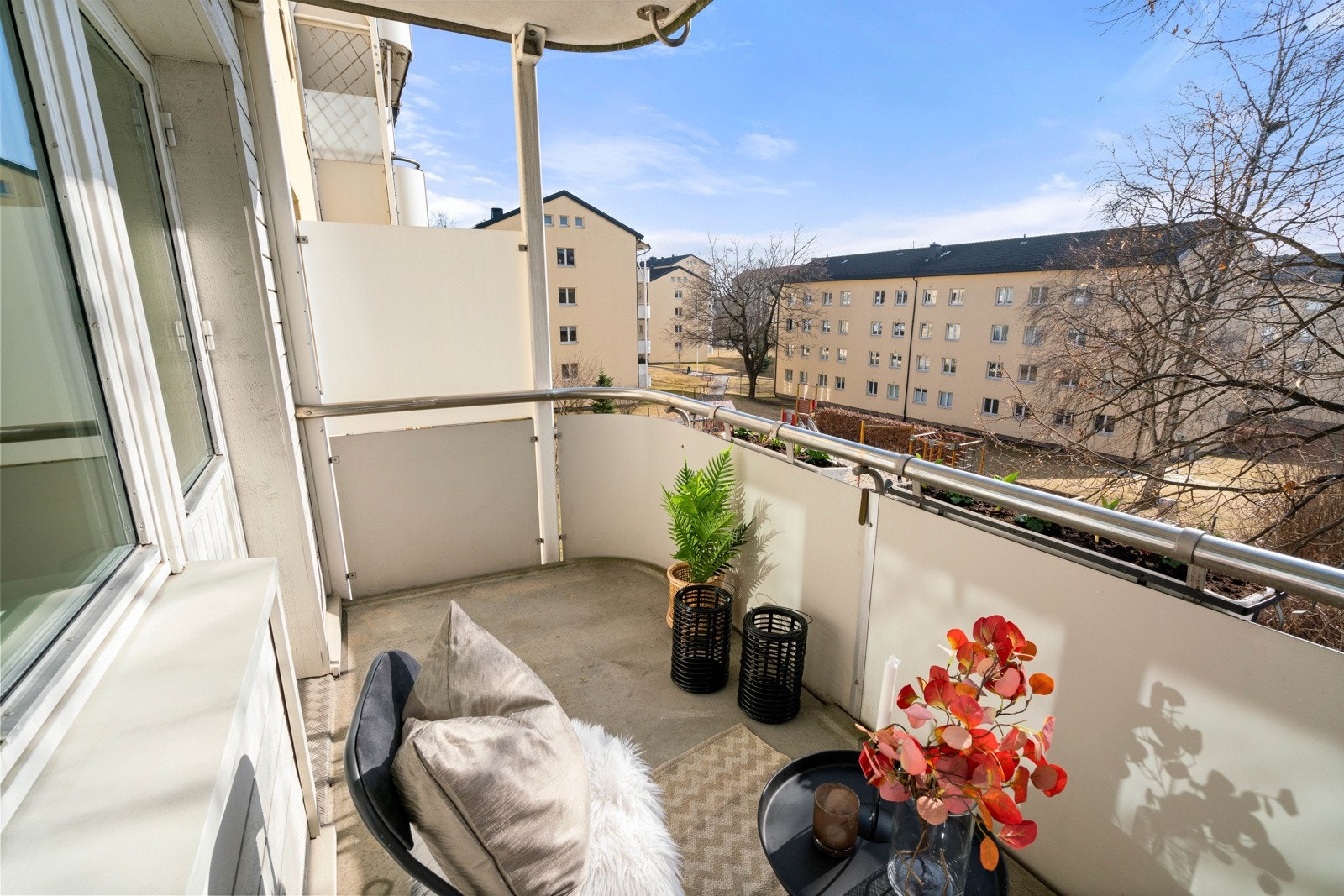 Det er plass til å innrede med utemøbler, planter og ikke minst en grill - her er det nemlig tillatt å grille! Galleribilde