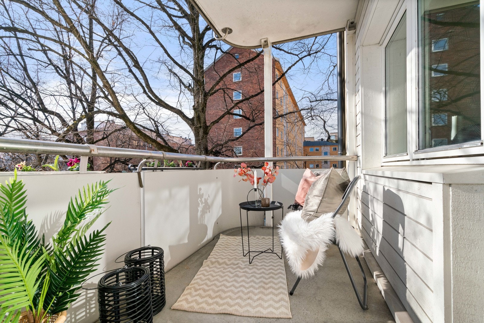 Balkongen vender sydvest og kan by på fine solforhold. Galleribilde