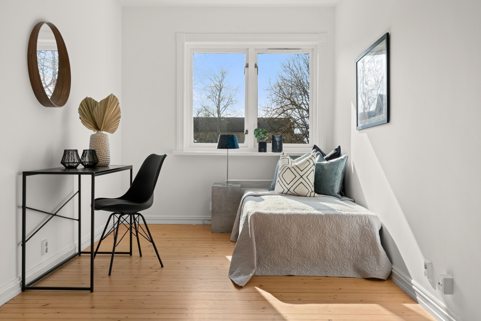 Soverom 2 passer ypperlig som barnerom, gjesterom og kontor. Galleribilde