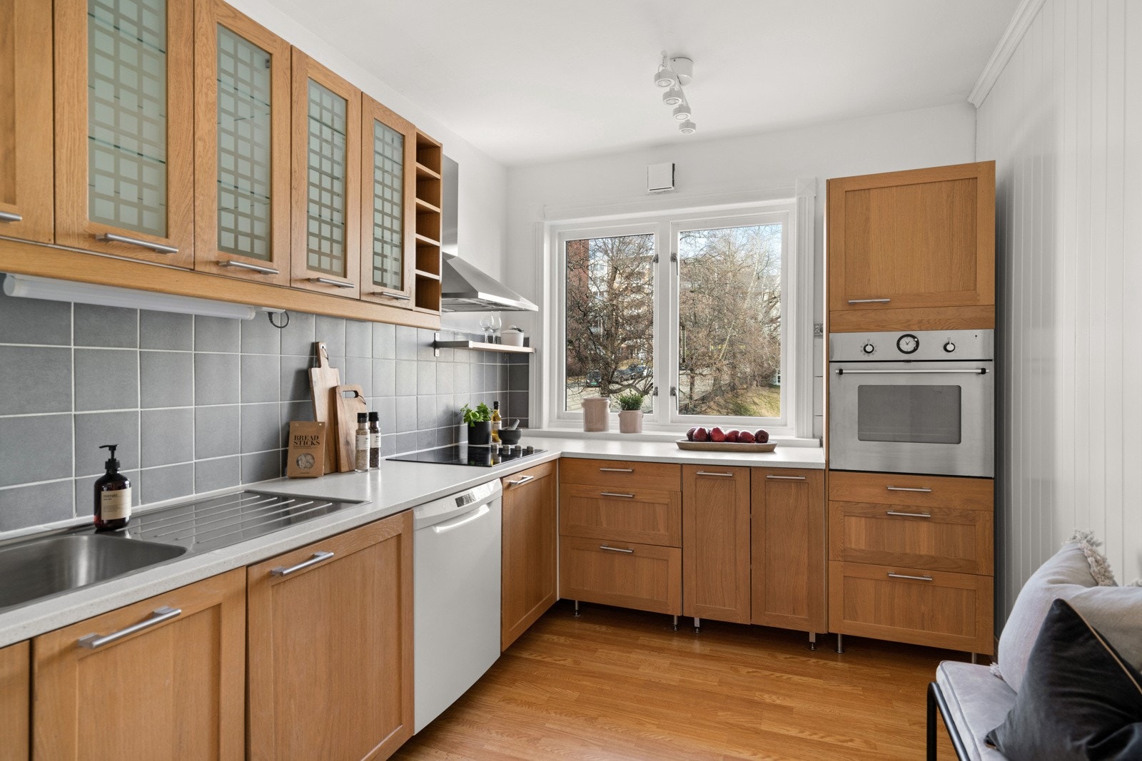 Romslig, separat kjøkken med mulighet for å innrede med en liten spiseplass. Galleribilde