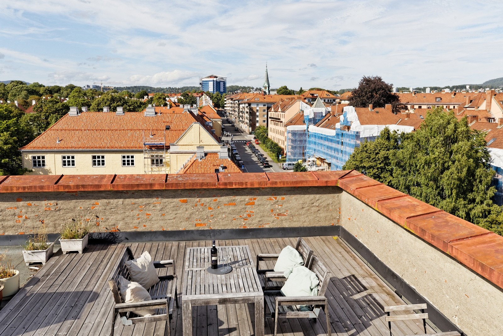 Felles takterrasse med fantastisk utsikt og meget god solforhold Galleribilde