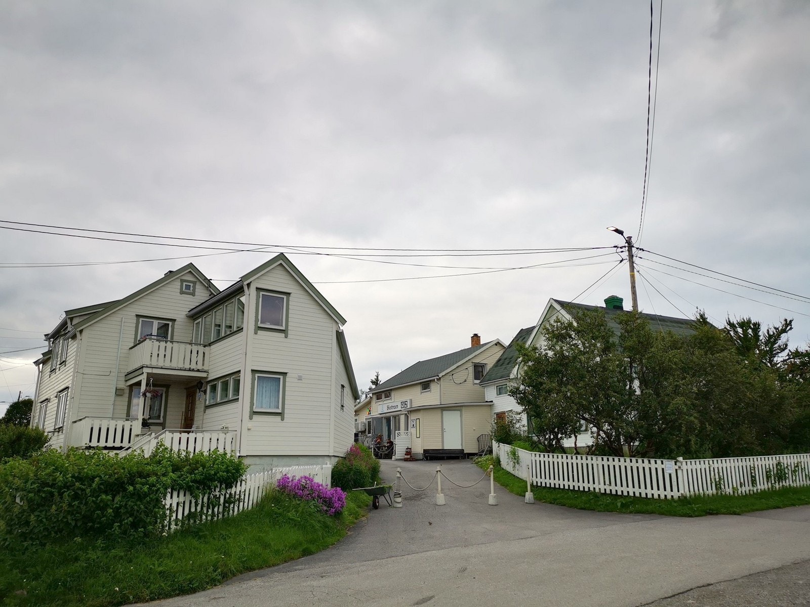 Bugøynes har et spesielt og karakteristisk "bymiljø" som er godt ivaretatt Galleribilde