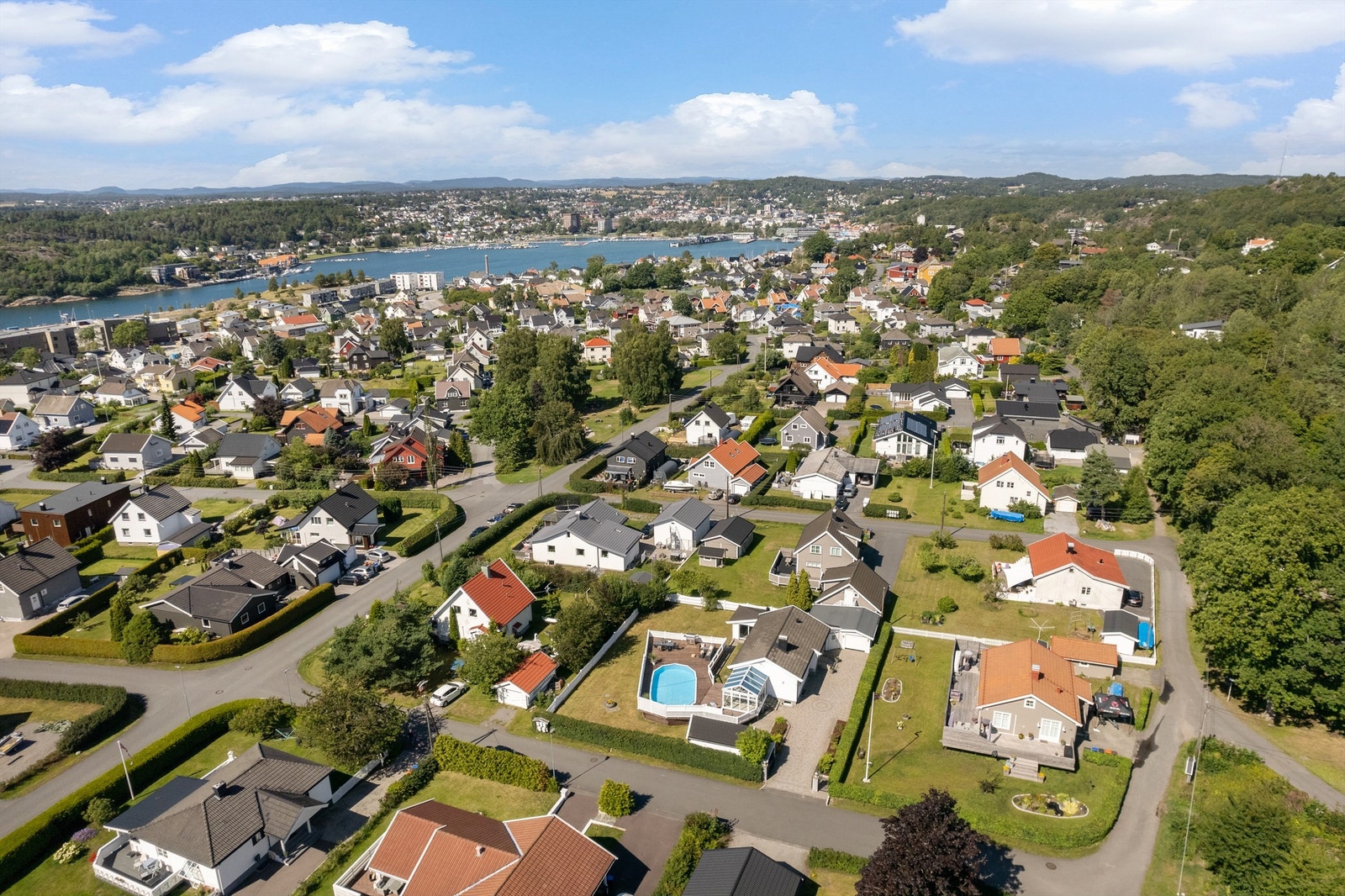 På Framnes bor du meget barnevennlig til med kort vei til skoler, barnehager og flott lekeplass. Det er heller ikke lange veien til sentrum. Galleribilde