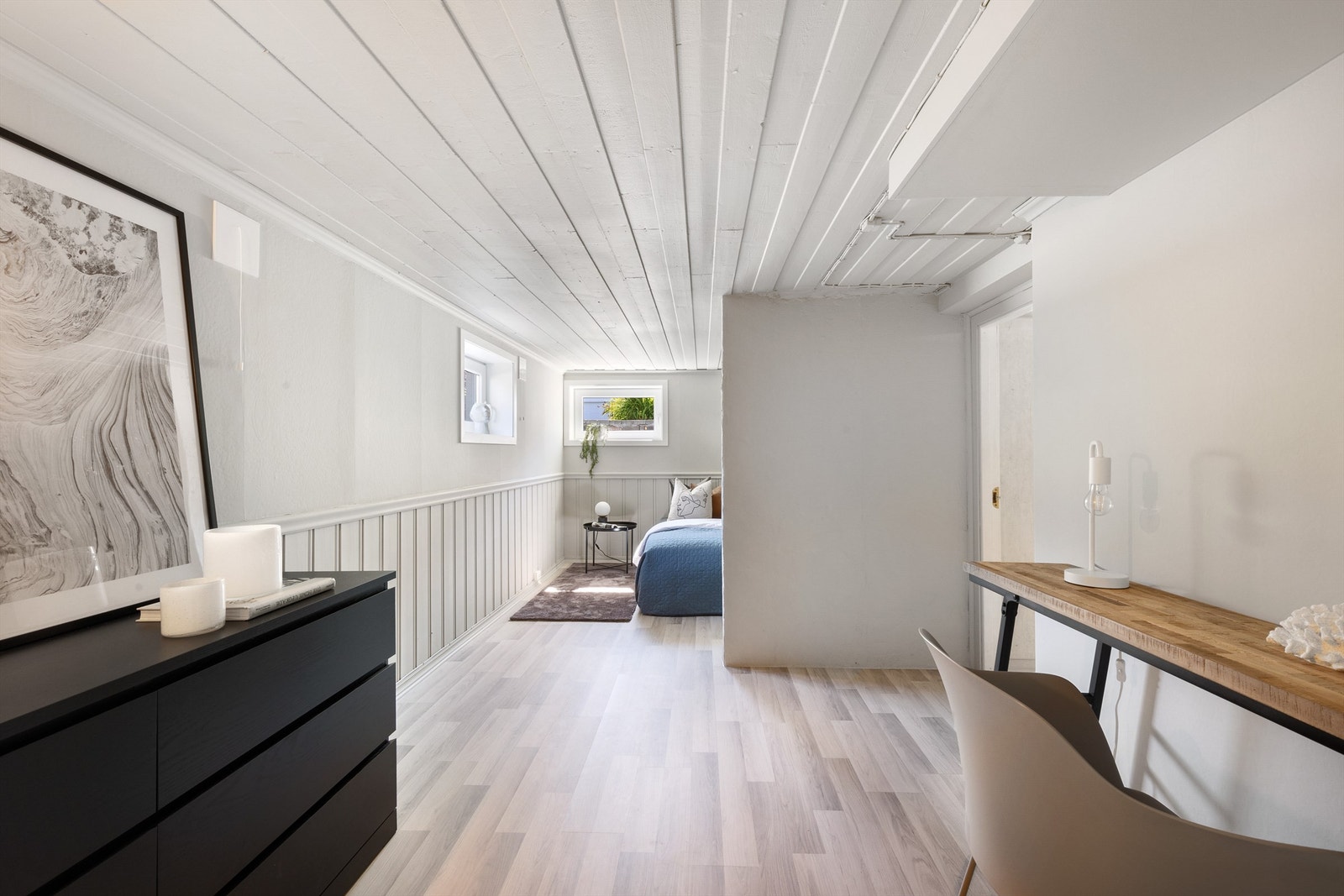 Kjellerstue/soverom i kjelleren. Galleribilde