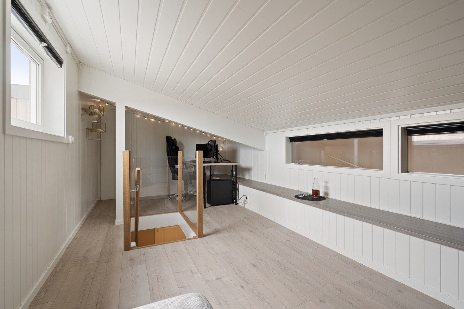 Hemsen har et gulvareal på 16 m² og har i tillegg en tilhørende bod med gulvareal på 3 m² Galleribilde