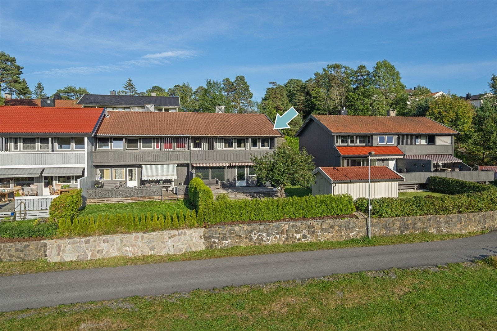 Wolframveien 8D er et endrerekkehus med en sentrumsnært og solrik beliggenhet i et attraktivt og barnevennlig boligområde på Tinnheia. Galleribilde