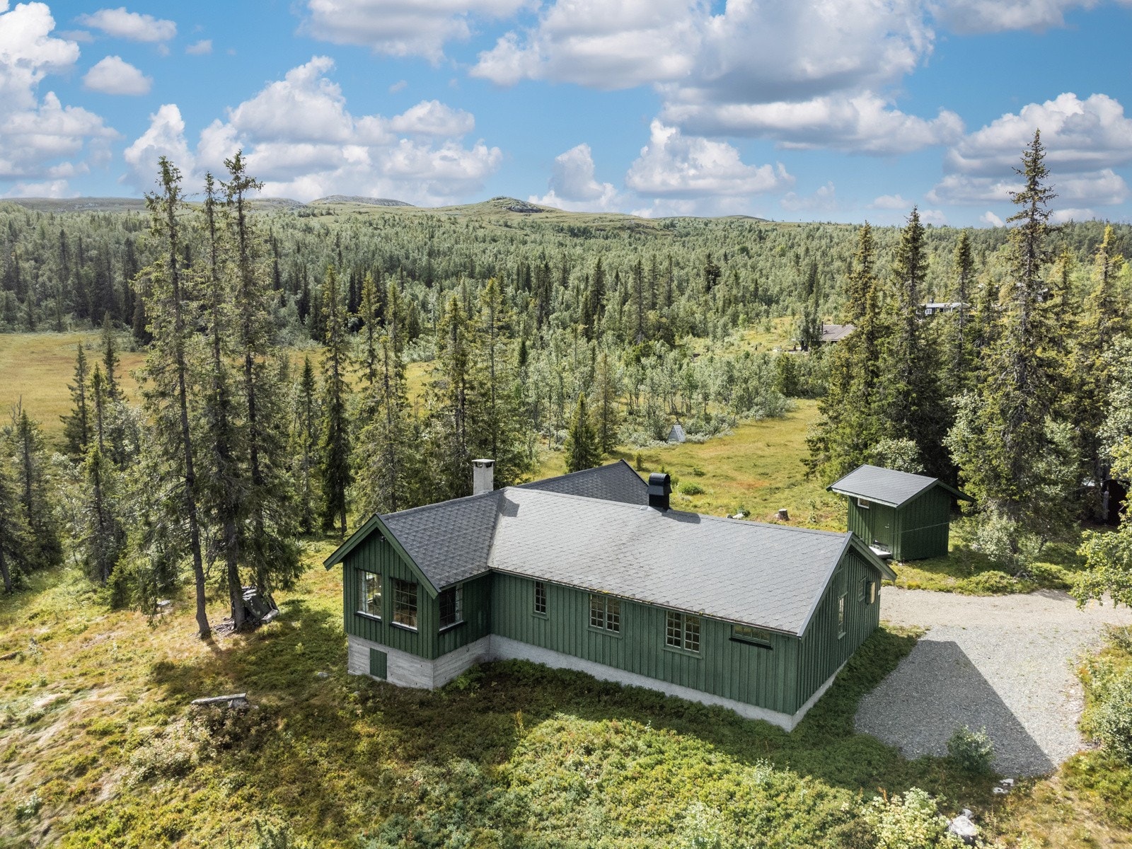 Her finner du ei trivelig hytte med fin beliggenhet på 938 moh på vakre Synnfjell. Galleribilde