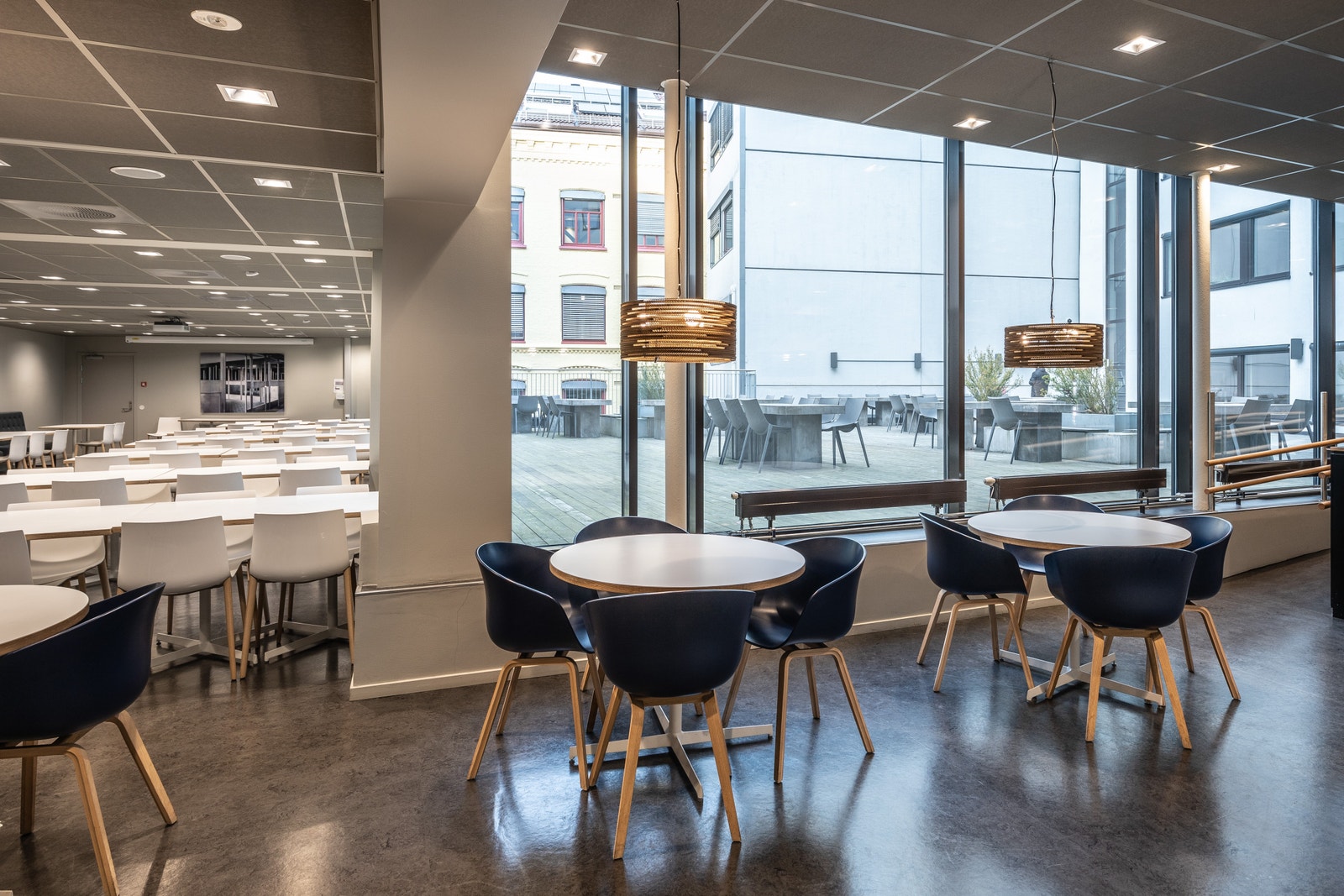 Adgang til takterrassen fra kantinen Galleribilde