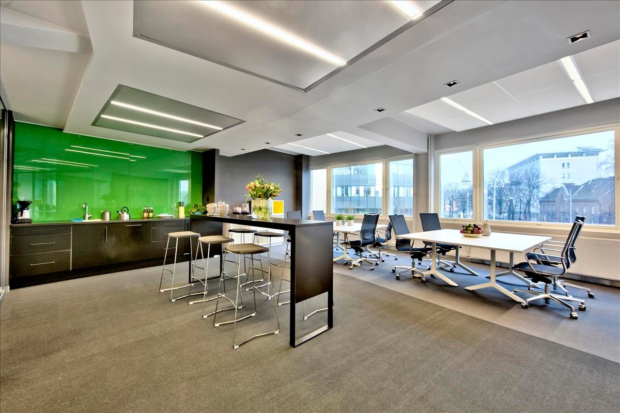 Renoverte og moderne lokaler med god takhøyde Galleribilde