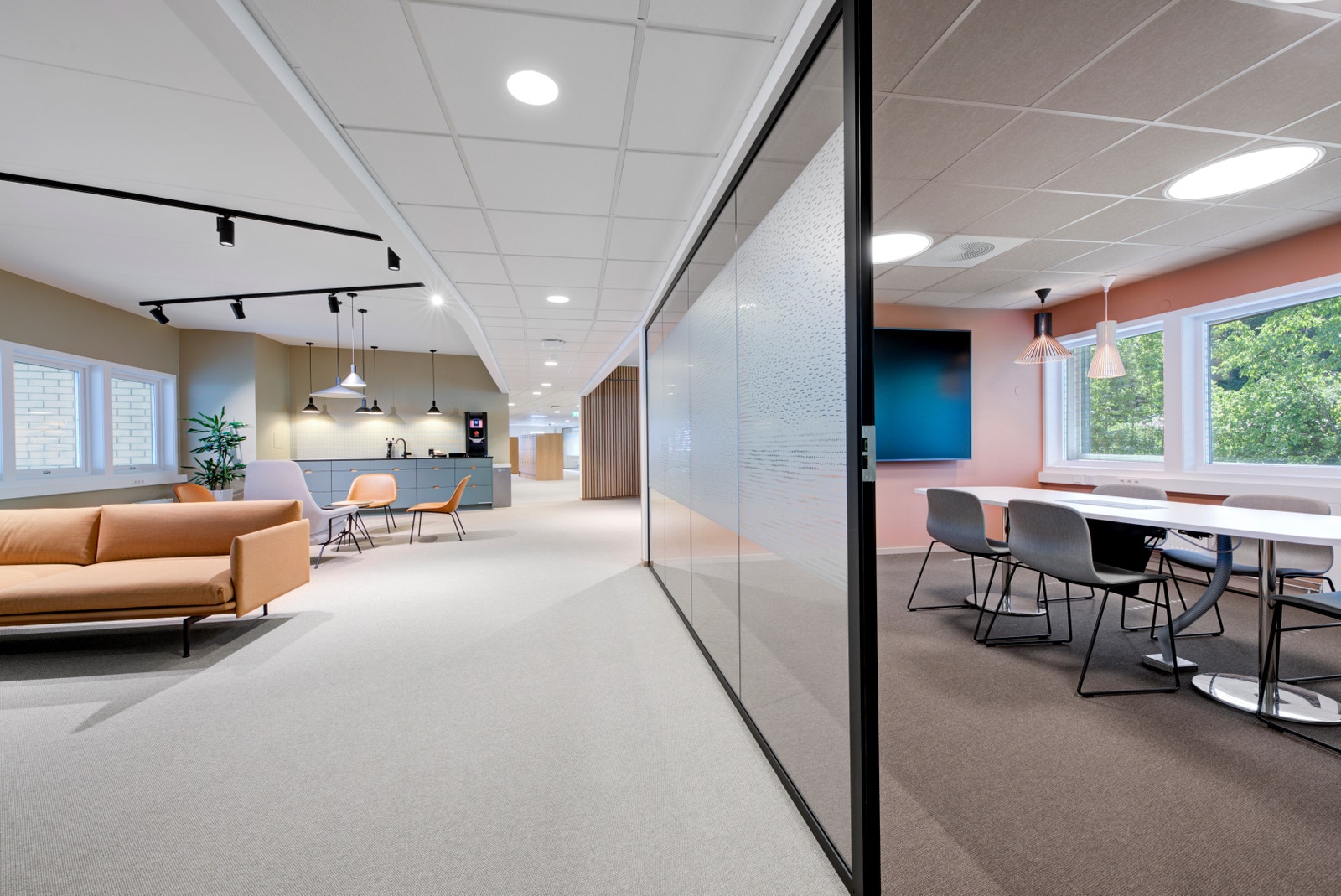 Referansebilder fra et tilsvarende kontorareal i eiendommen. Galleribilde