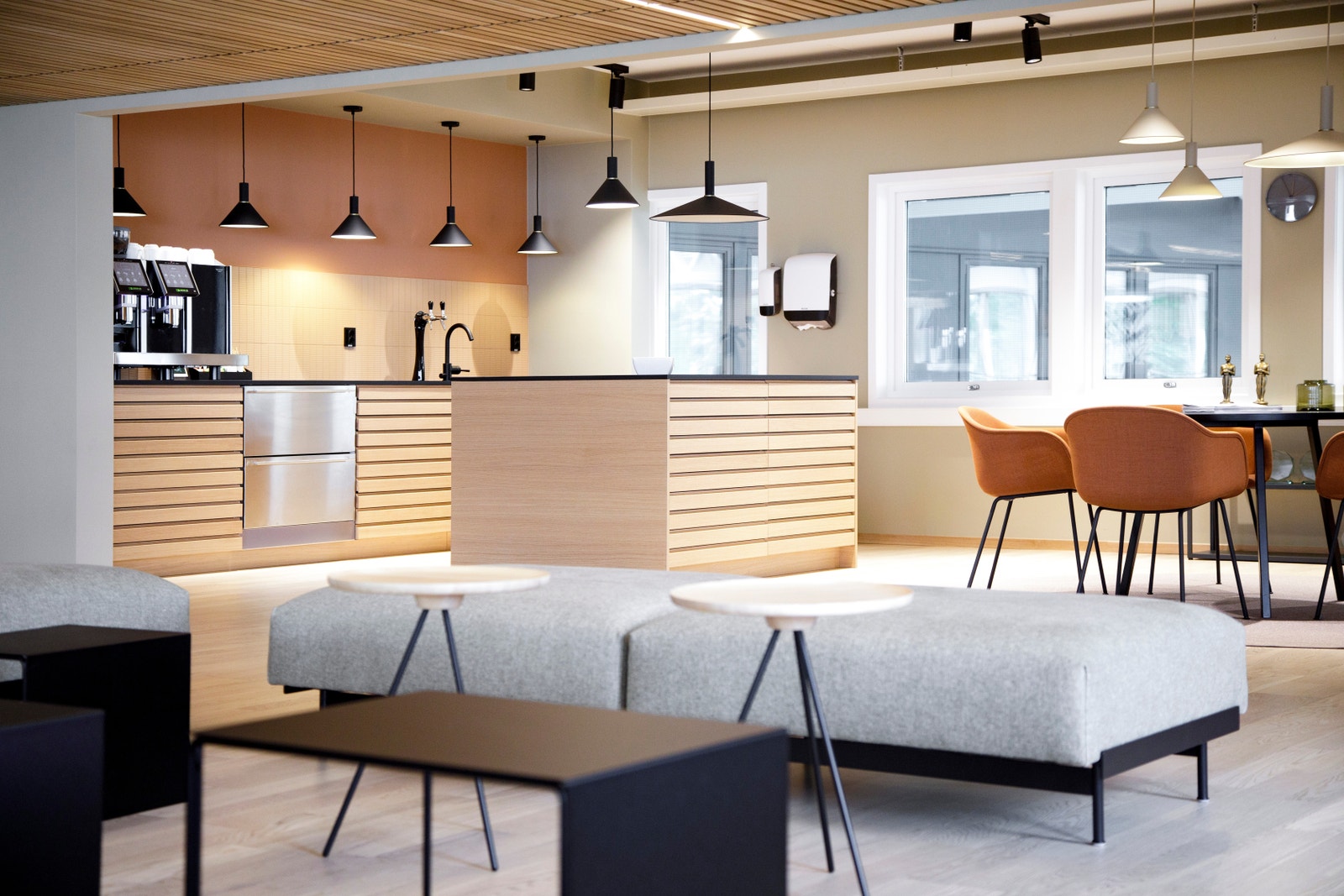 Referansebilder fra et tilsvarende kontorareal i eiendommen. Galleribilde