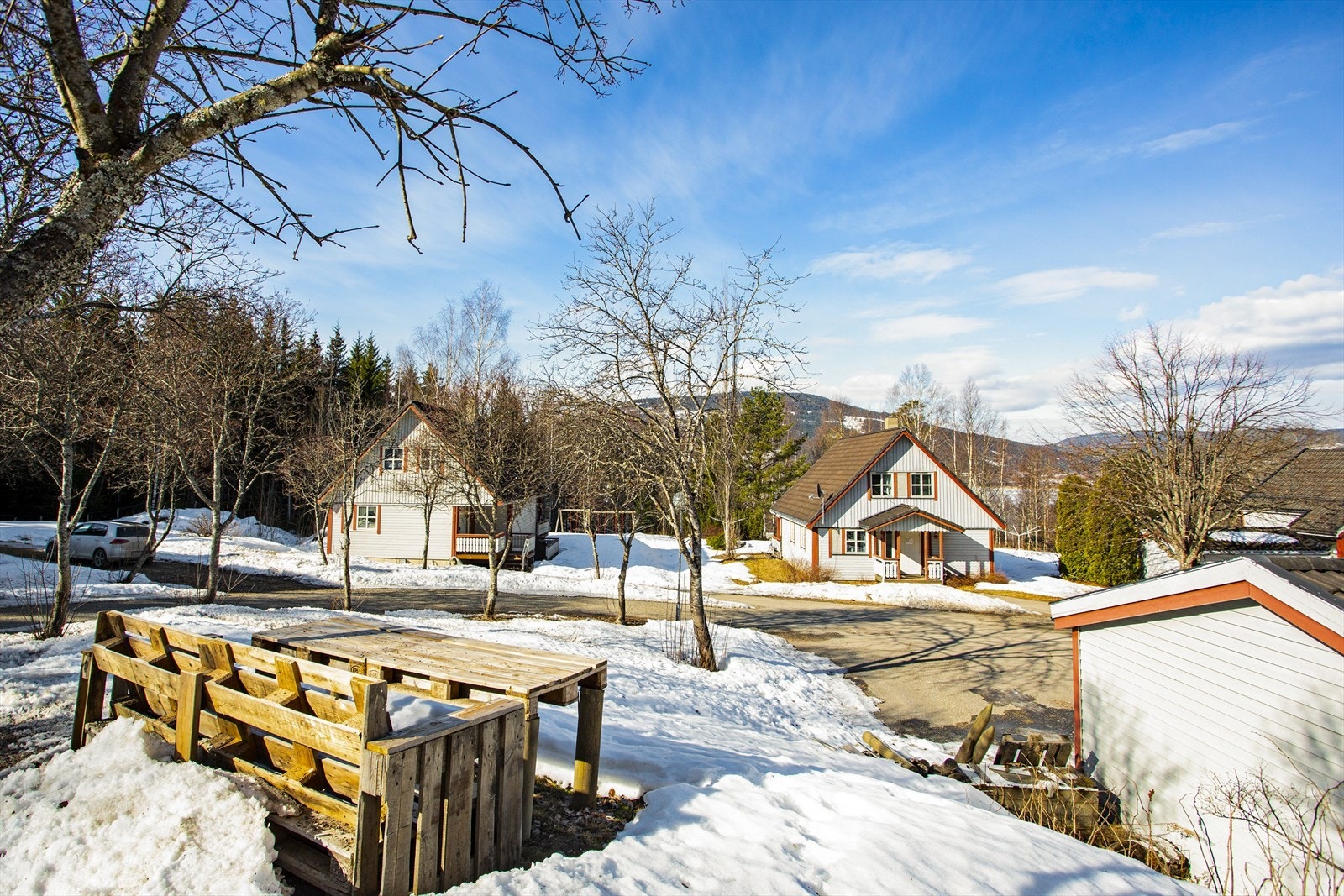Uteområdet og oversiktsbilder. Galleribilde