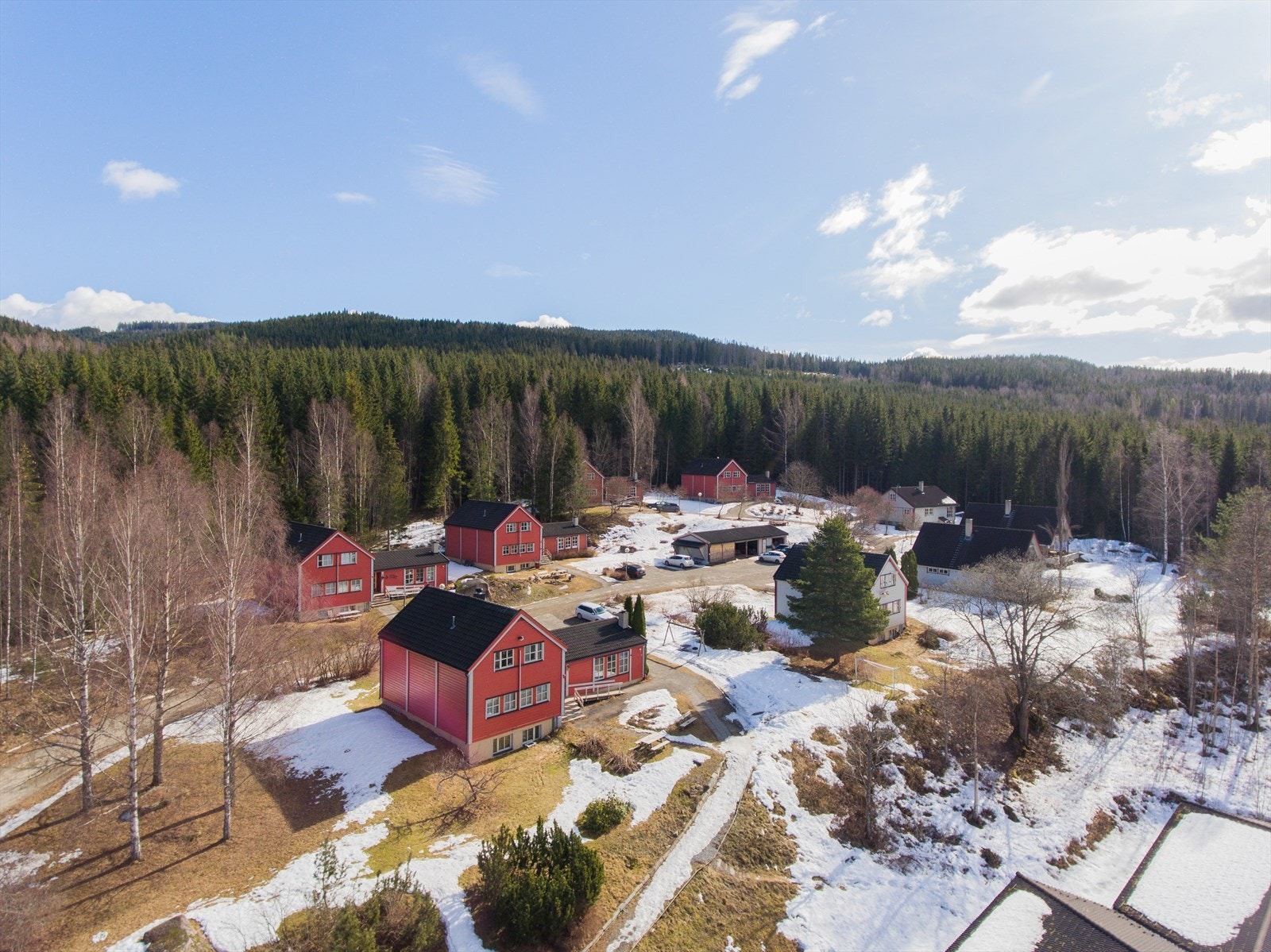 Uteområdet og oversiktsbilder. Galleribilde