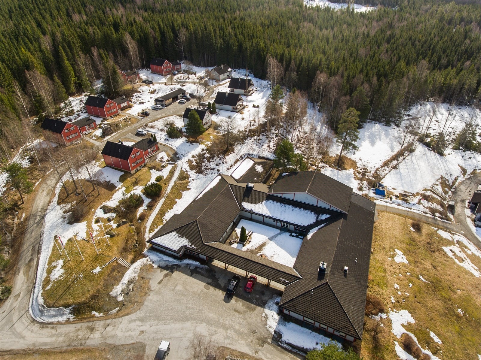 Velkommen til Hurdal og denne innholdsrike kombinasjonseiendommen! Galleribilde