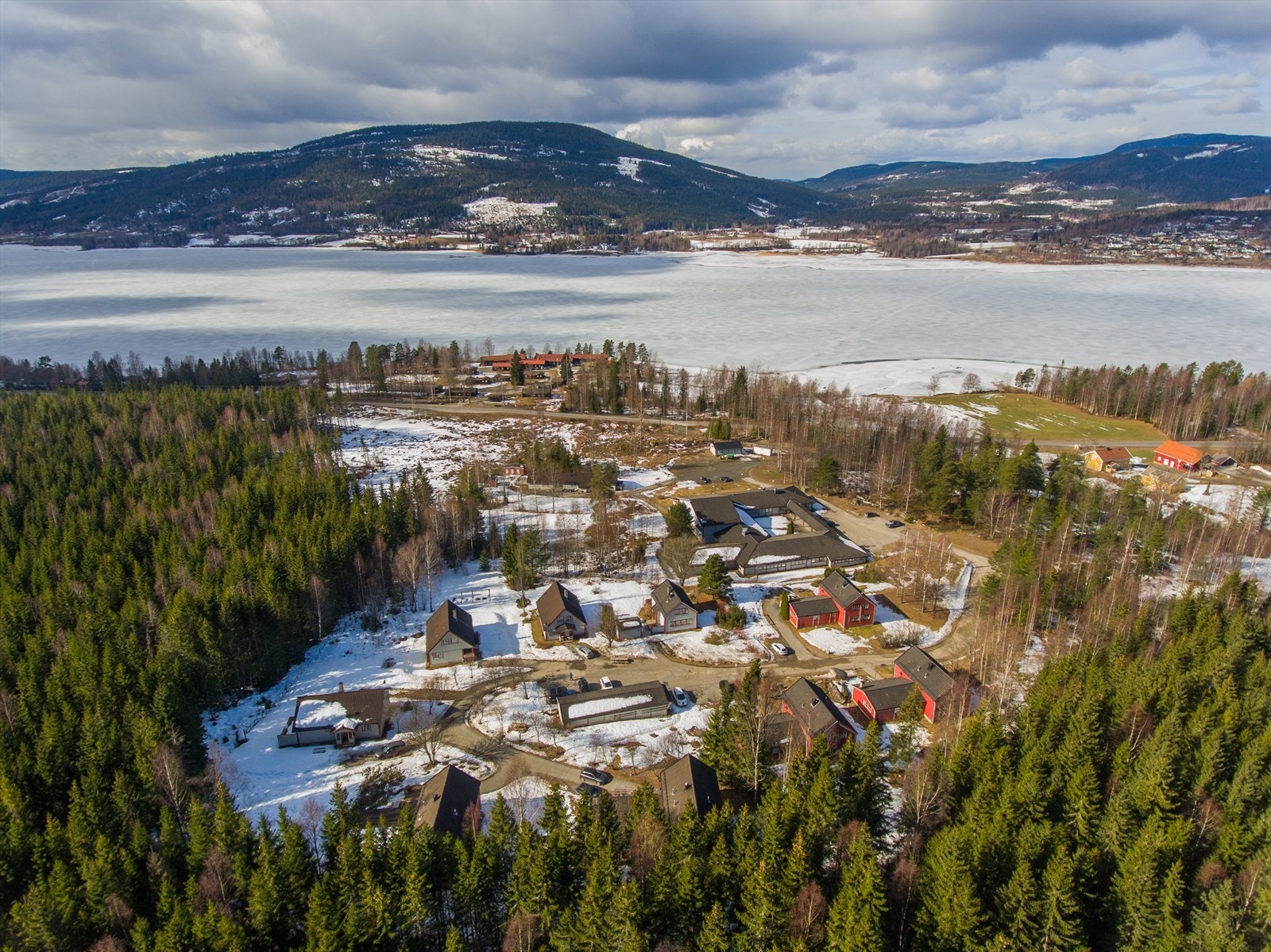 Eiendommen er presentert av Kristian Kåstad Hansen og Trond Vaagan i EiendomsMegler1. Galleribilde