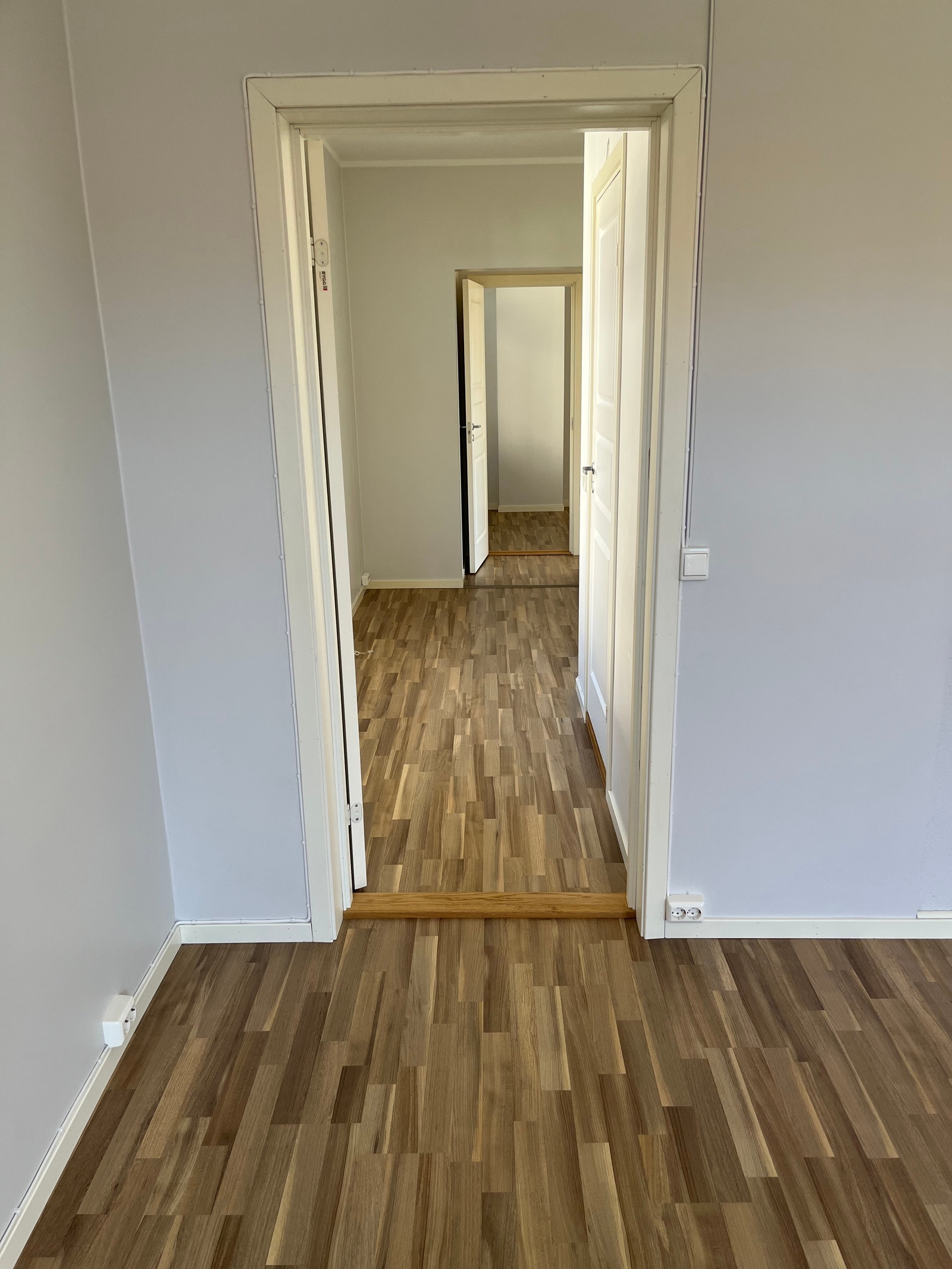 Viser mot kjøkken fra stuen. Galleribilde