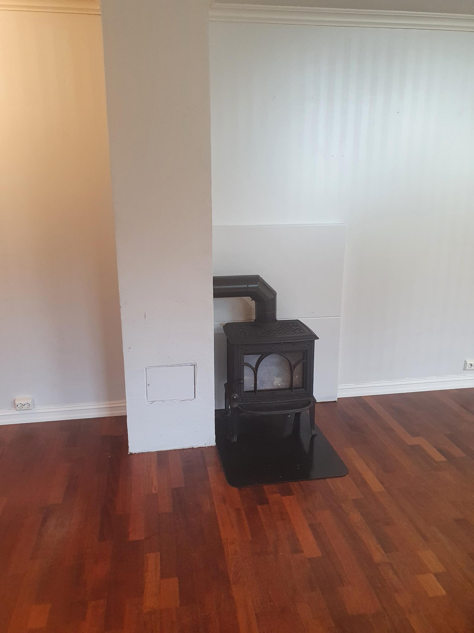 Vedovn på kjøkken/stue Galleribilde