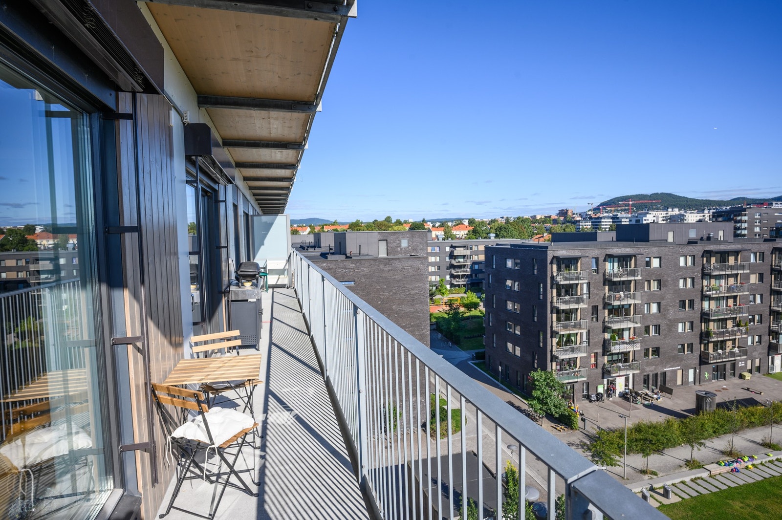 Balkong med spisebord Galleribilde