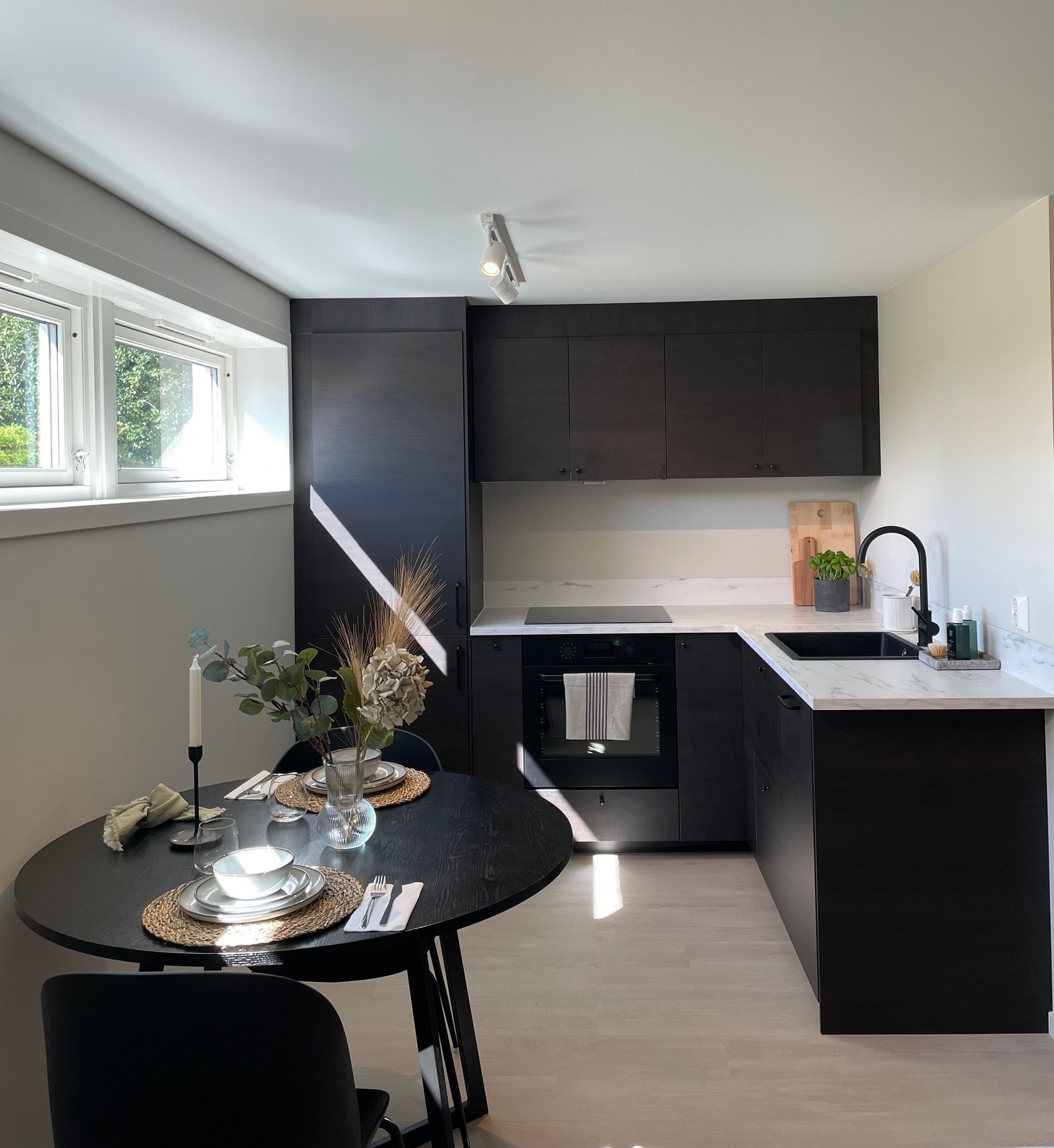 Moderne og stilfullt kjøkken. Galleribilde