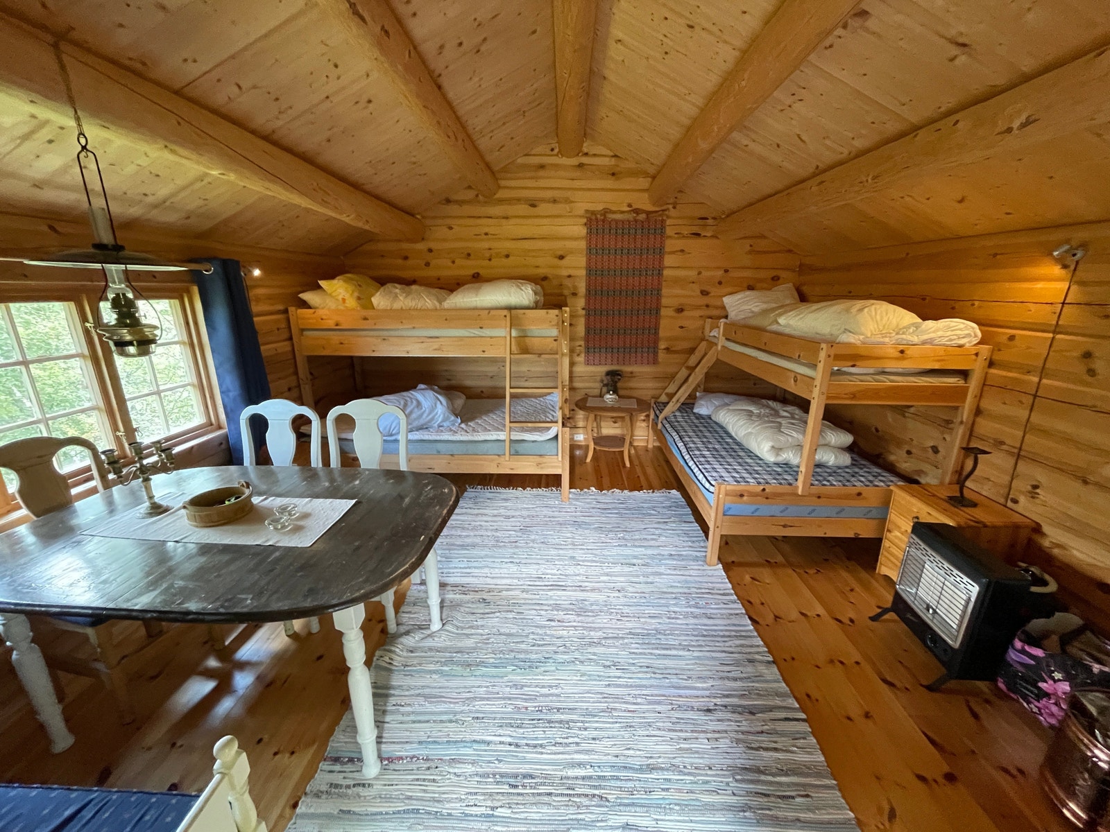 Anneks inne Galleribilde