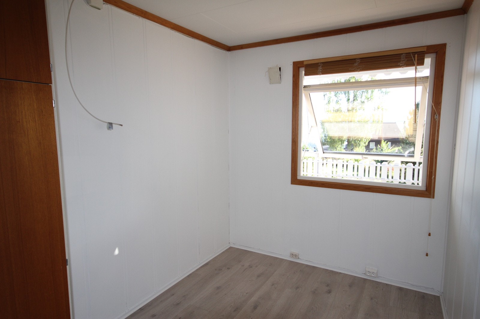 Soverom 3 med nytt gulv. noe skapsplass. Galleribilde