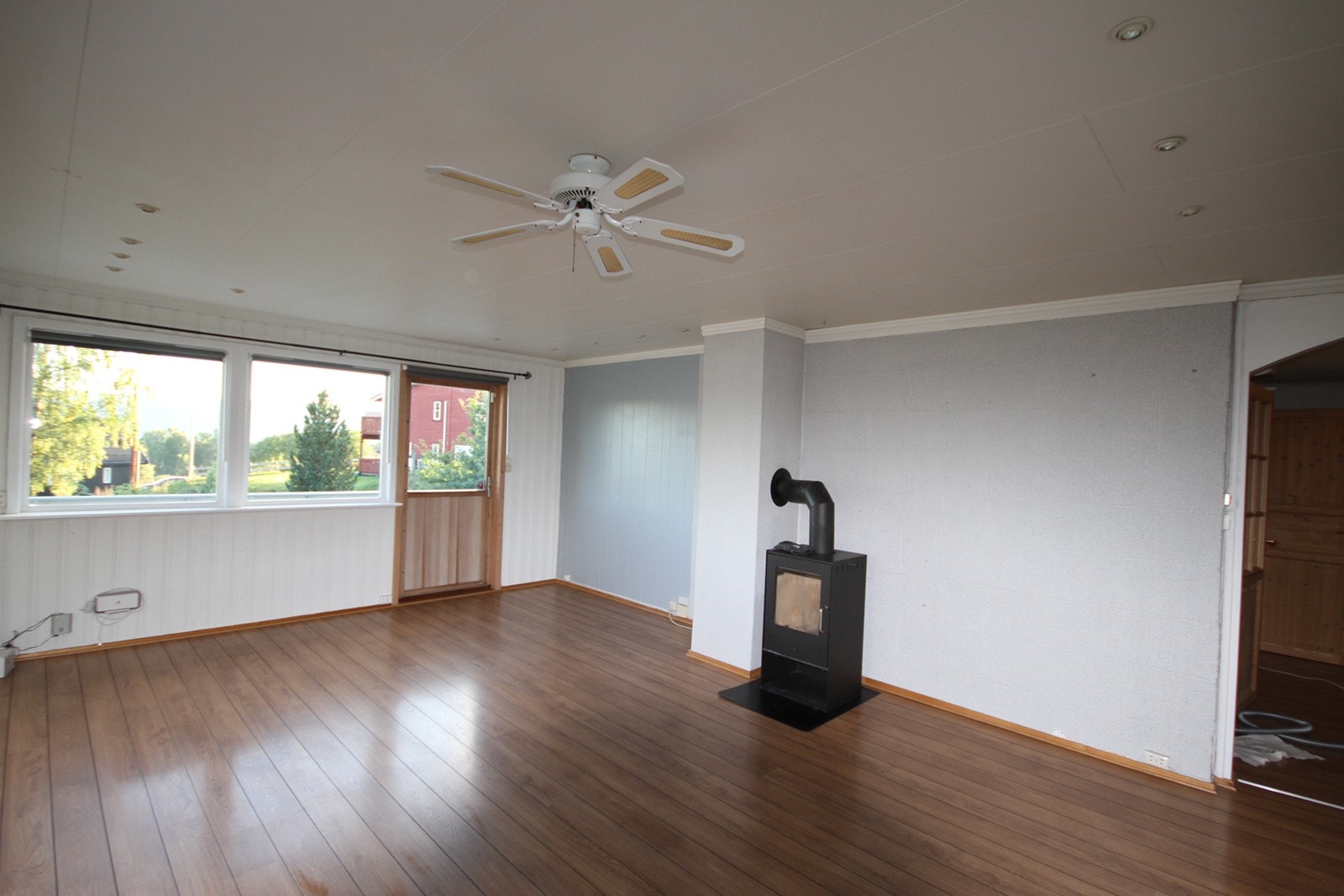 Stuen har utgang til terassen Galleribilde