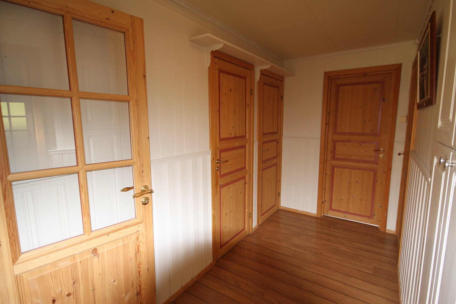 Fordelergang til bad og 3 soverom Galleribilde